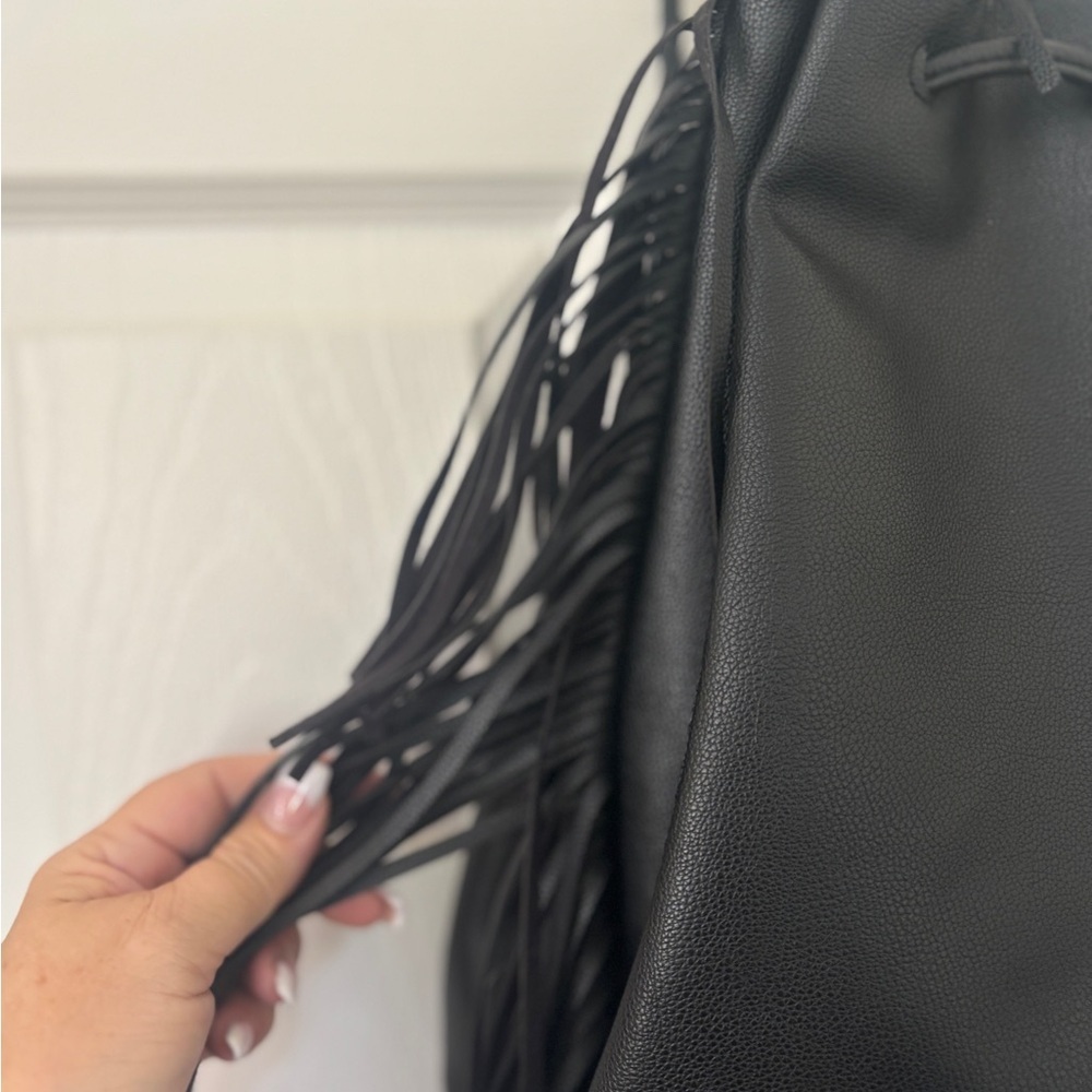 Victoria’s Secret‎ Faux Leather Fringe Bucket Backpack Purse - Picture 5 of 10